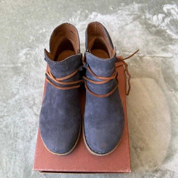 Born Navy Blue Suede Booties Size 8 - Picture 3 of 12